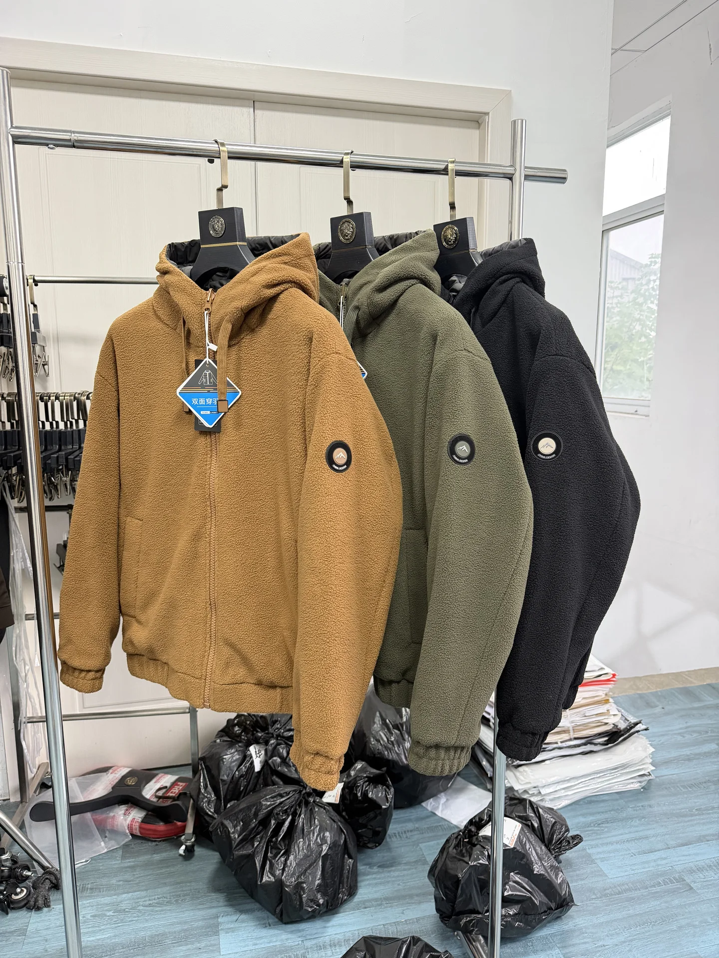 Double-Sided Wear 90 down Hooded Men's Puffer Jacket Winter Warmth Sheepskin Vest Fashionable Urban Style Thickened Long Sleeve