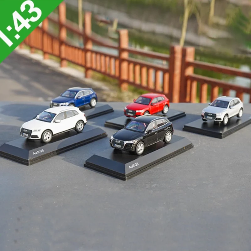 

Diecast 1:43 Scale AUDI Q5 Off-road Vehicle Simulation Alloy Car Model Decoration Static Display Souvenir Collection Gift Toy
