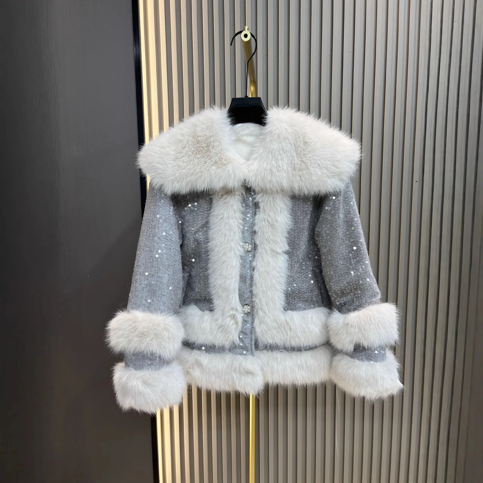 الصناعة الثقيلة الترتر المرقعة سميكة مريحة معطف فروي للنساء 2025 شتاء جديد لينة فو الثعلب الفراء سترة قطن