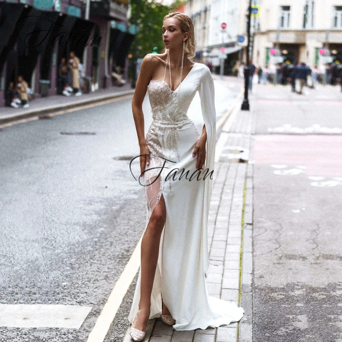 

Fashion One Shoulder Wedding Dresses High Slit Floor Length Illusion Sequined Mermaid Gown Beading Backless Bride Gowns