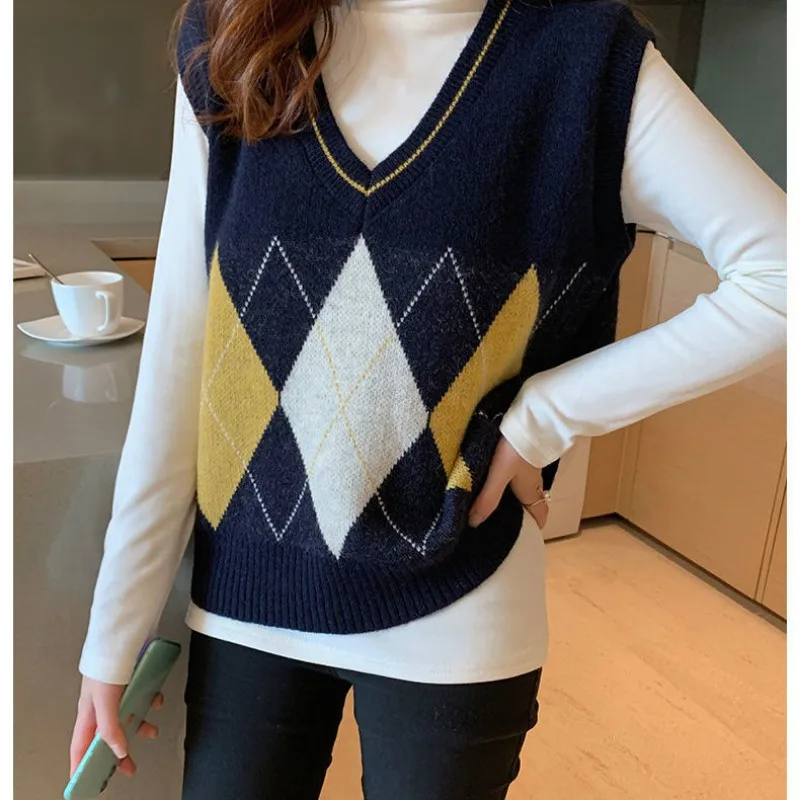 Women\'s Vintage Classic Preppy Style Argyle Harajuku Y2K Sweater Vest Female V Neck Sleeveless Chic All Match Knitted Waistcoat