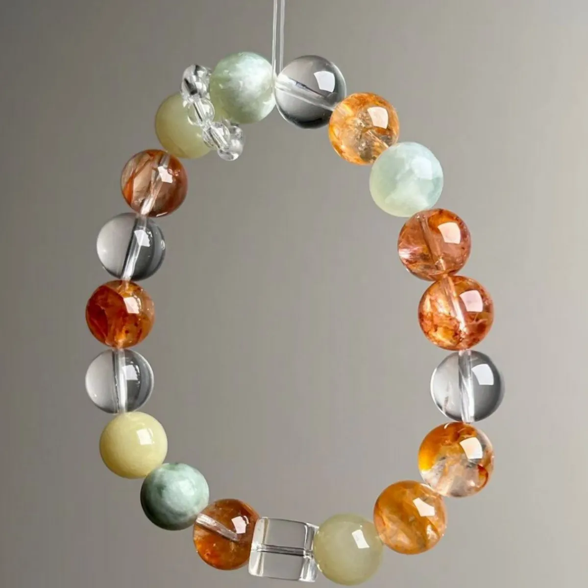 

Natural Duobao Crystal Bracelet White Crystal Sugar Cube Golden Green White Crystal Fashion Bracelet