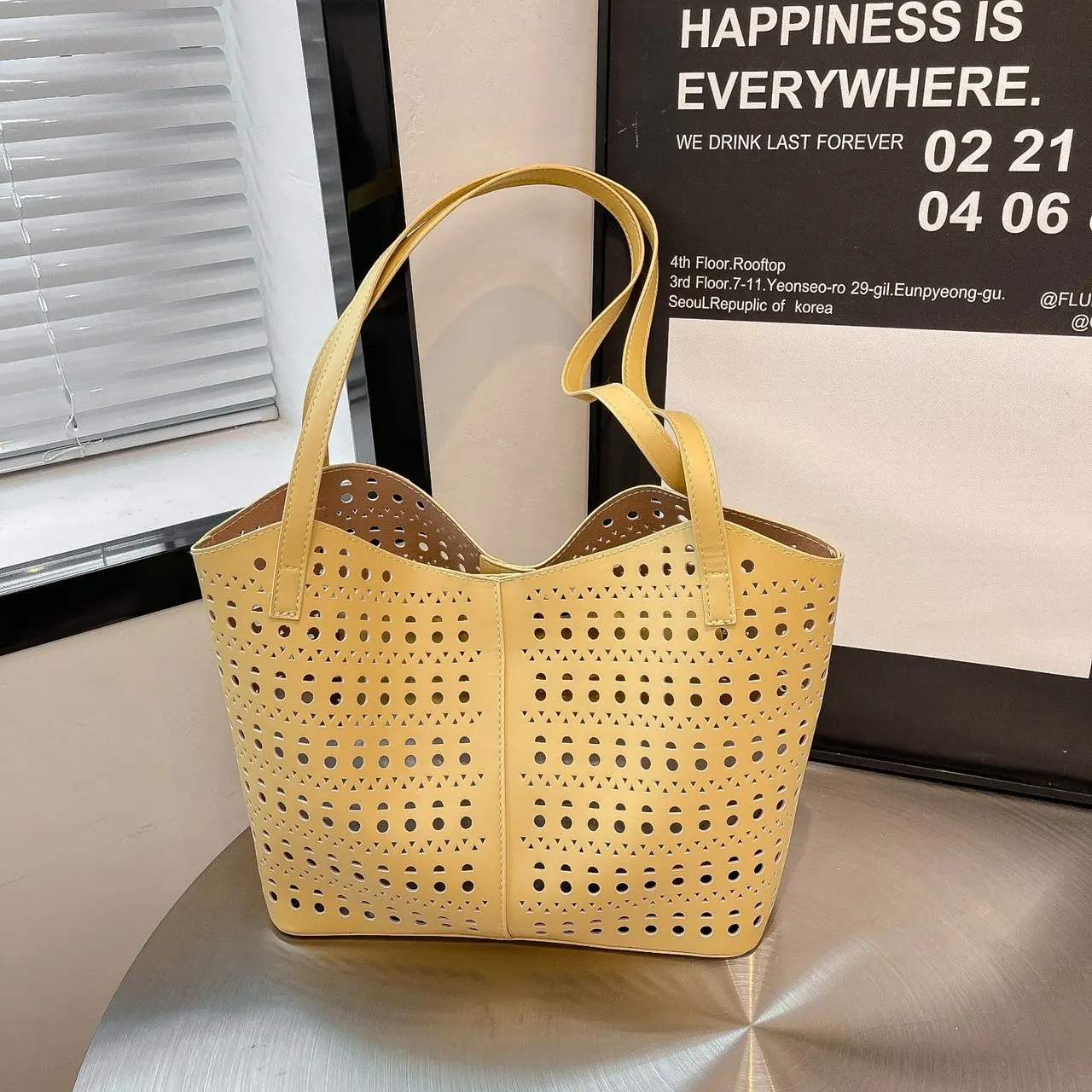 

​2025 Summer Openwork Tote Bag - Large Capacity Adjustable Underarm, Boho Raffia Purse & Lightweight Commuter Chic for Women​