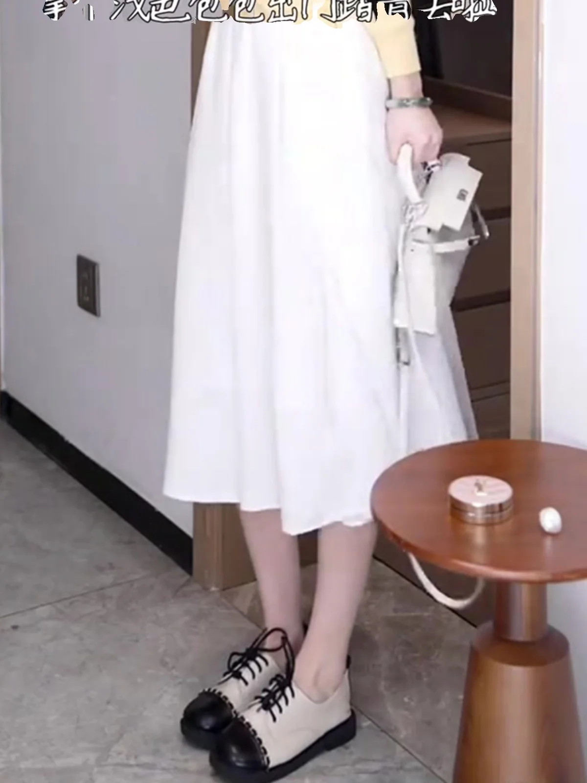 

Ele White Asymmetrical Hem Skirt by Zhang Spring 2025 Faionable mat Sle Meat Concealing Beautiful Skirt