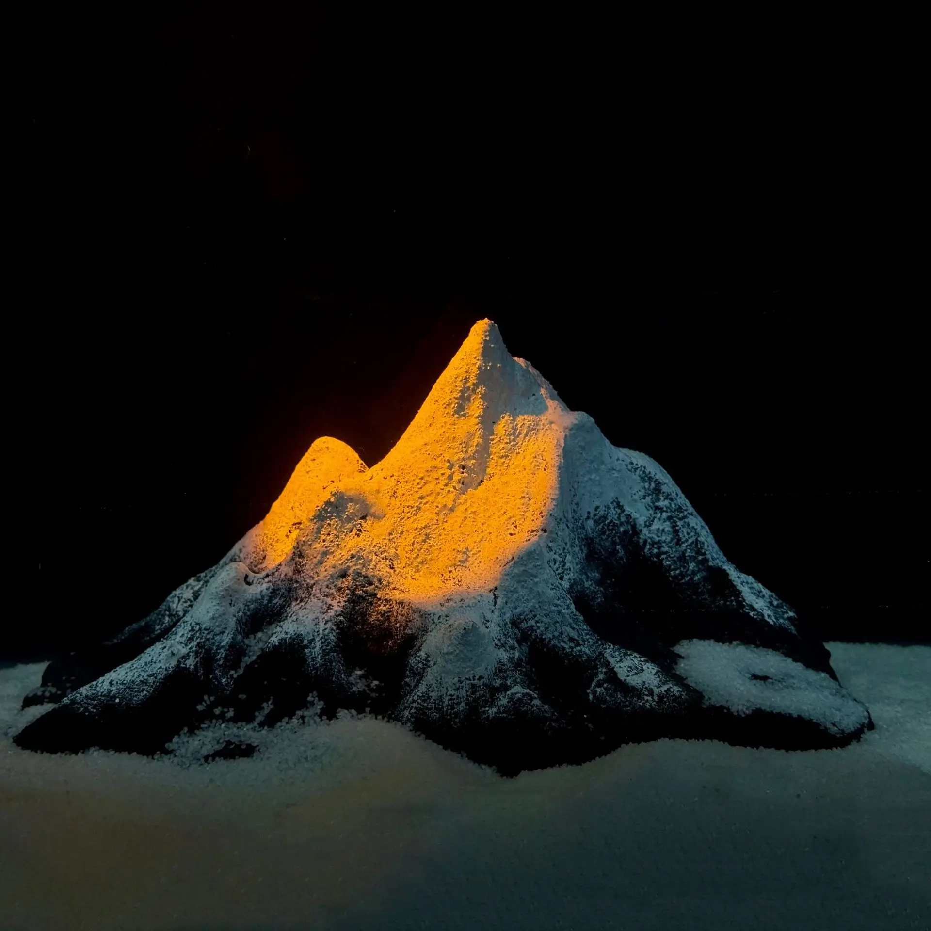 

Snowy Mountain Fish Tank Scenery, Aquarium Decorations, Snowy Mountain Landscape, Rizhao Jinshan Ornament Fish Hiding Stones