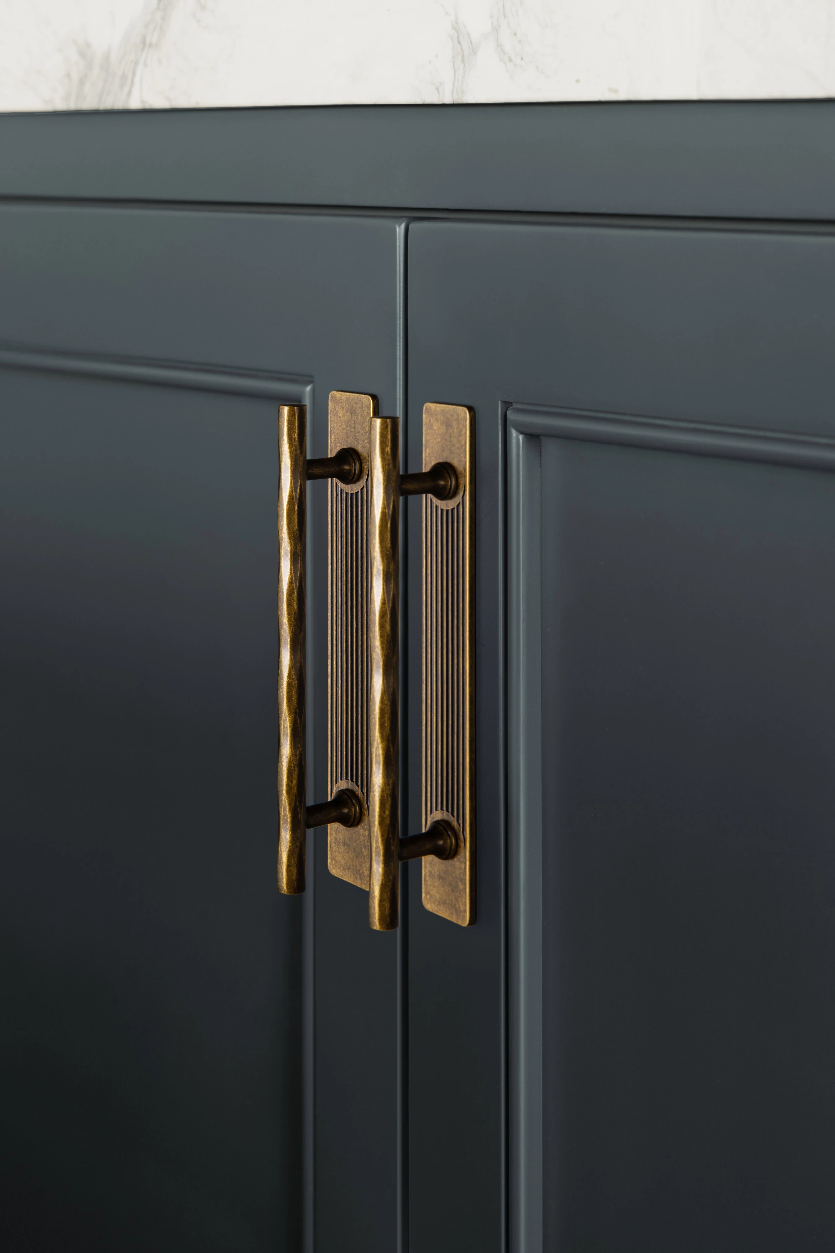 มือจับตู้และลิ้นชัก Goo-Ki ชุด - Furniture Hardware With Backplate บทวิจารณ์และราคา