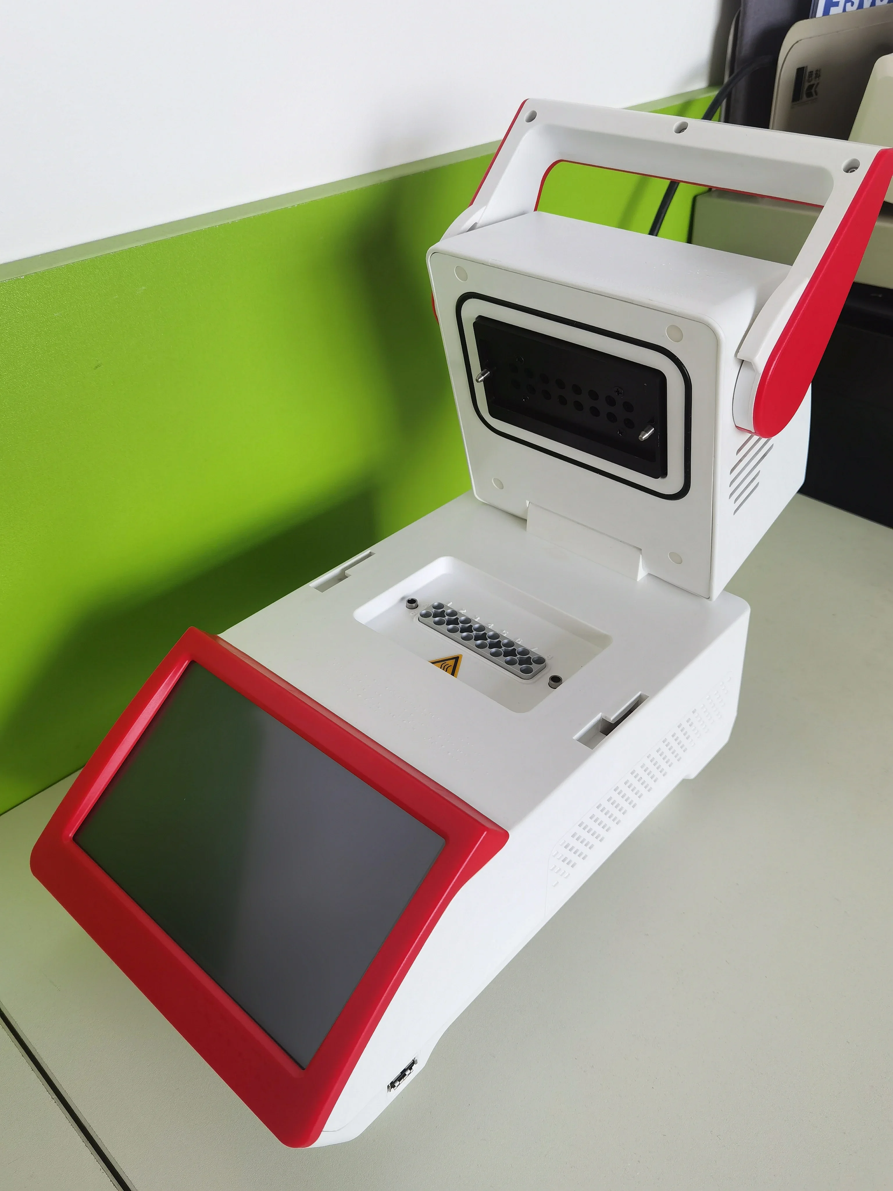 Portable LED Display Real Time Quantitative PCR Gradient Thermal Cycler
