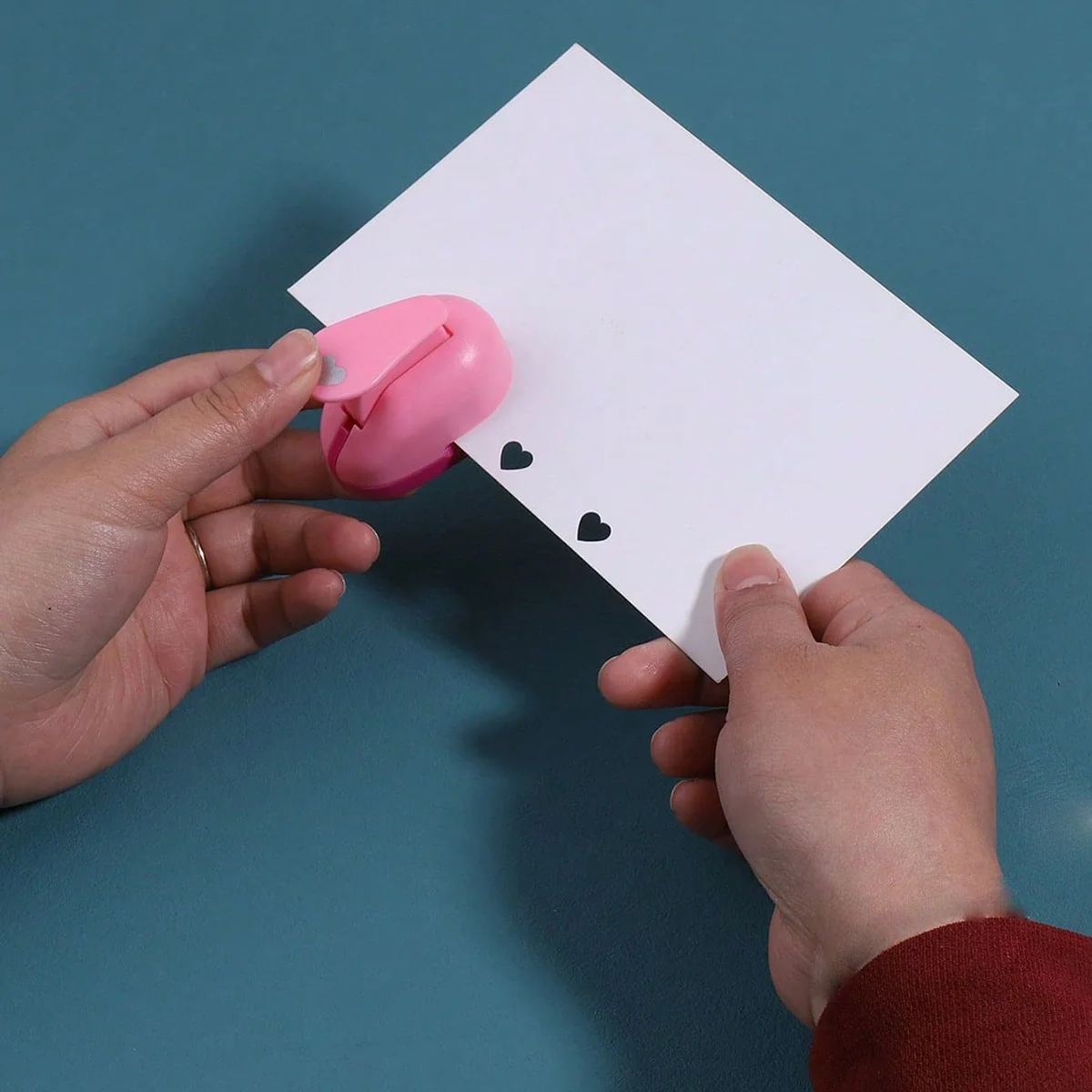 1 個の紙切断小さなエンボッサー、クリエイティブなハートパターンデザインハンドブック作成補助、フォトアルバムスクラップブック装飾用品