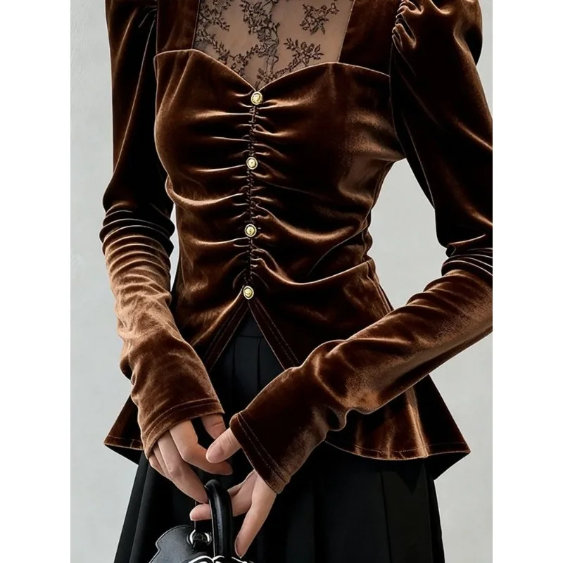 

Новый осенний гигант — уникальный красивый и отличительный бархатный топ коричневого цвета с сенсорной элегантностью для важных случаев