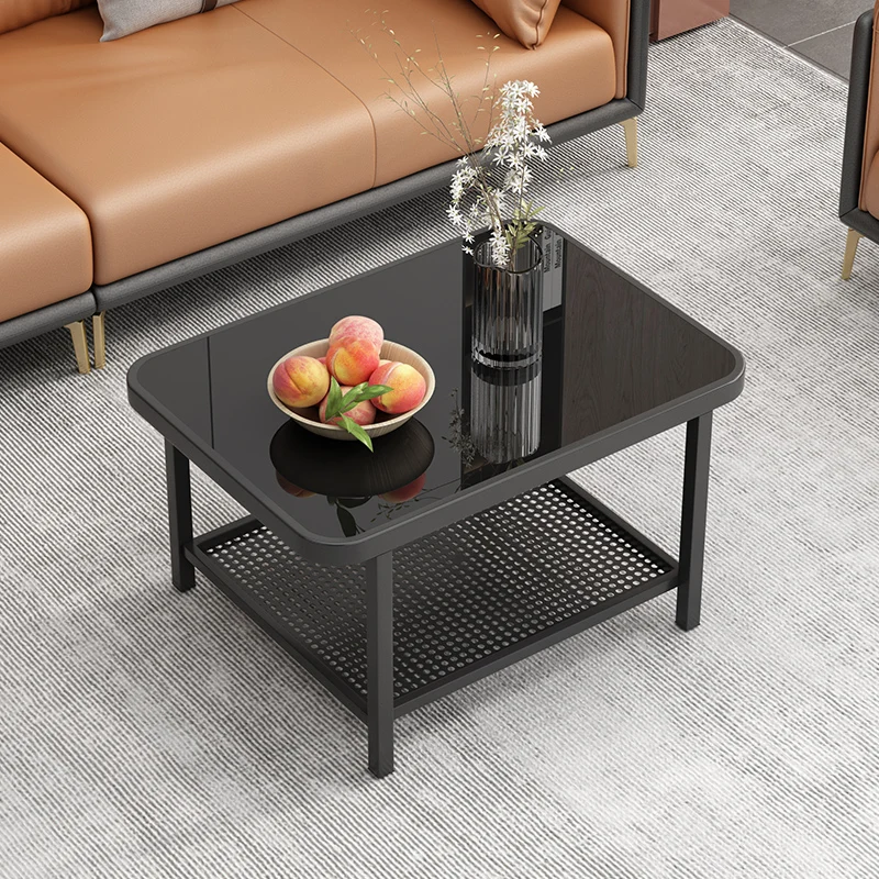 

Several coffee table tables near the sofa are modern, simple and luxurious, and the movable small round table is tempered glass.