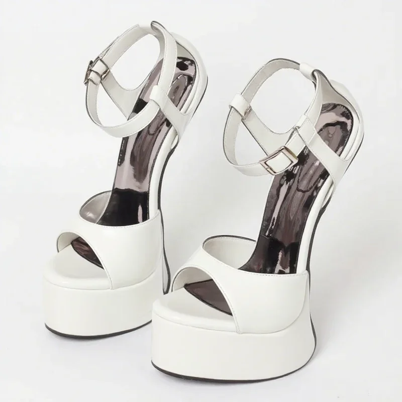 

Необычные босоножки с открытым носком и закрытой пяткой, сексуальные туфли на шпильке 22 см из лакированной кожи, новые поступления, модные женские туфли для подиума