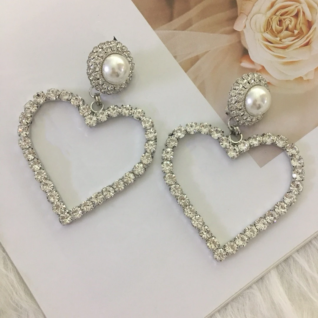 Light luxury, high-end temperament, retro personality, exaggerated peach heart crystal pearl ear clip