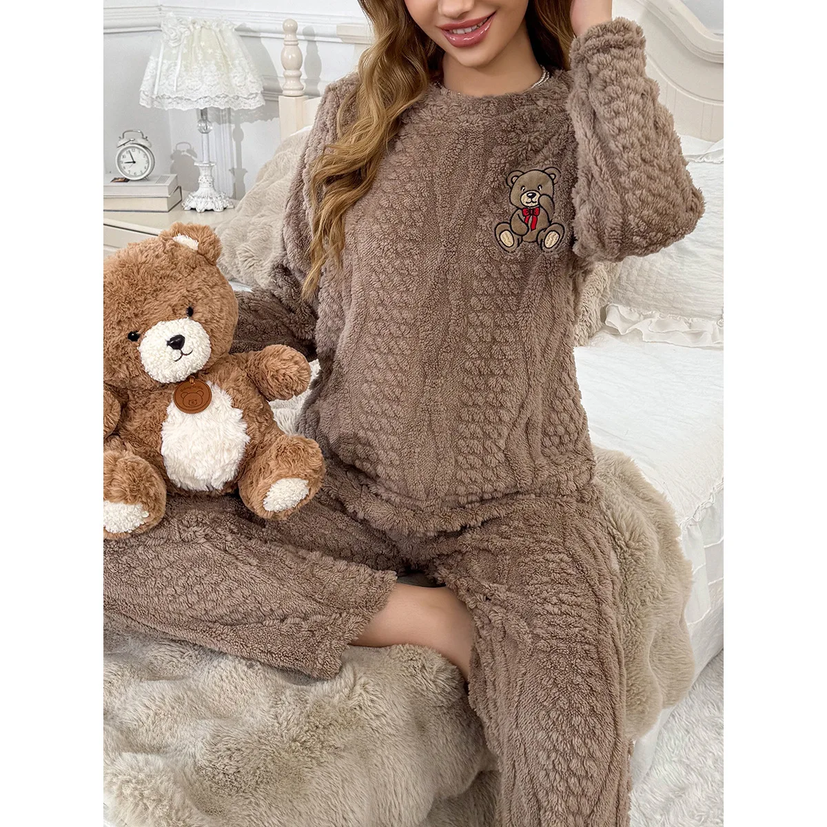 

2025 Autumn Winter New Sleepwear Long Sleeve Pajamas Suit Warm Coralfleece Top Pants 2Pcs Loungewear Cute Bear Home Clothes