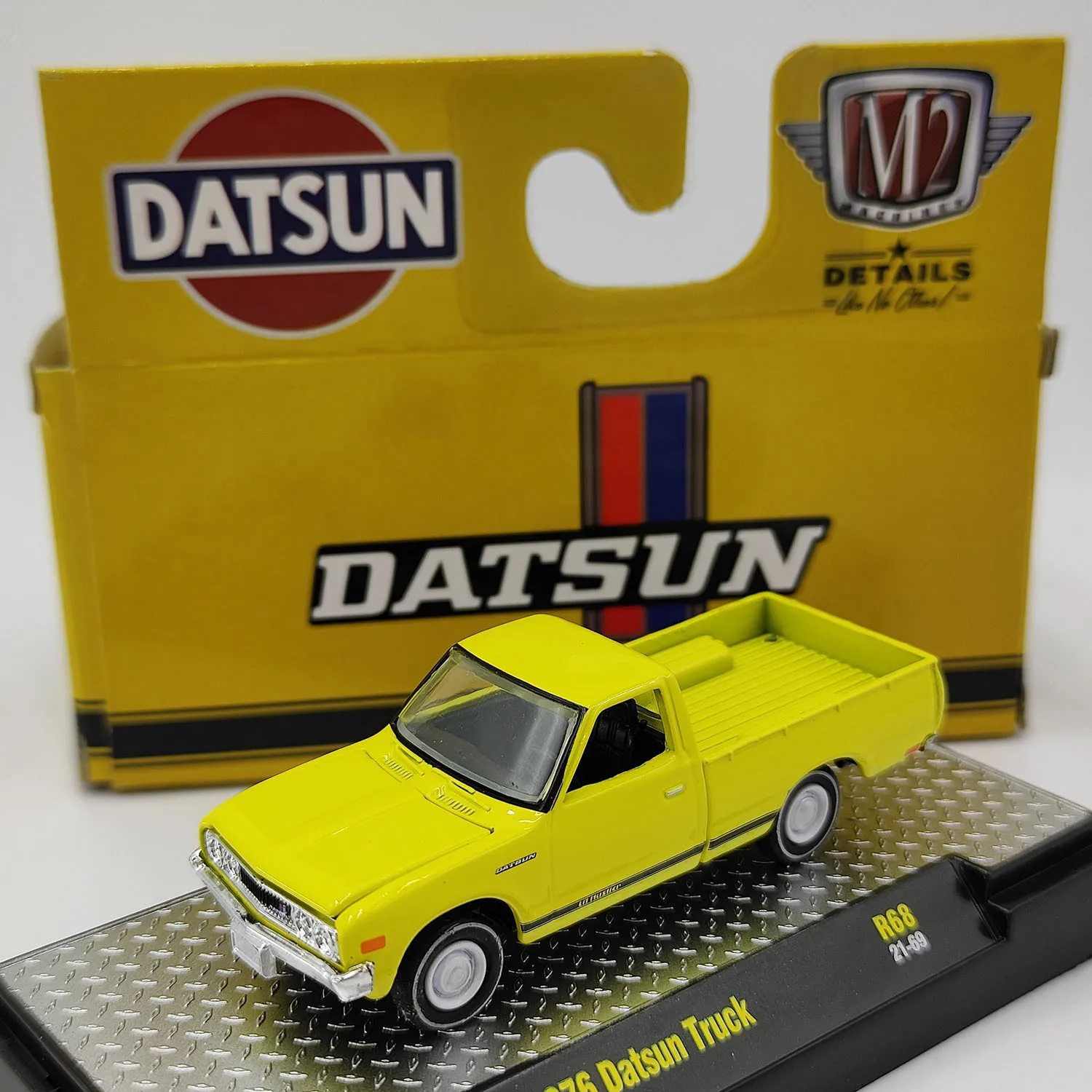

1:64 Scale M2 Diecast Alloy 1976 Datsun Truck Transport Vehicle Toys Cars Model Classics Adult Gifts Souvenir Static Display