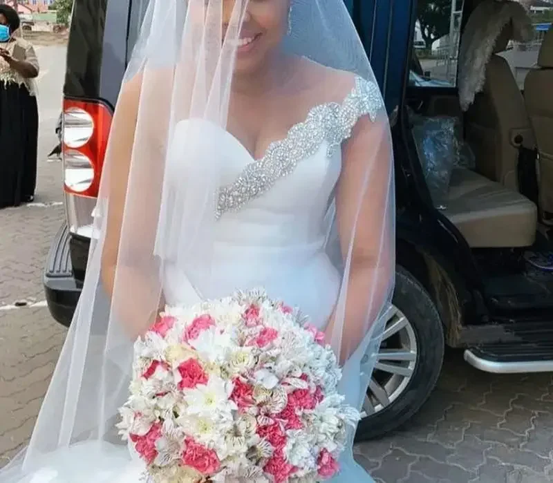 

Customized Elegant Mermaid Wedding Dress 2025 Bridal Gown African Bride Sexy O Neck Illusion Back Beading Crystal Plus Size