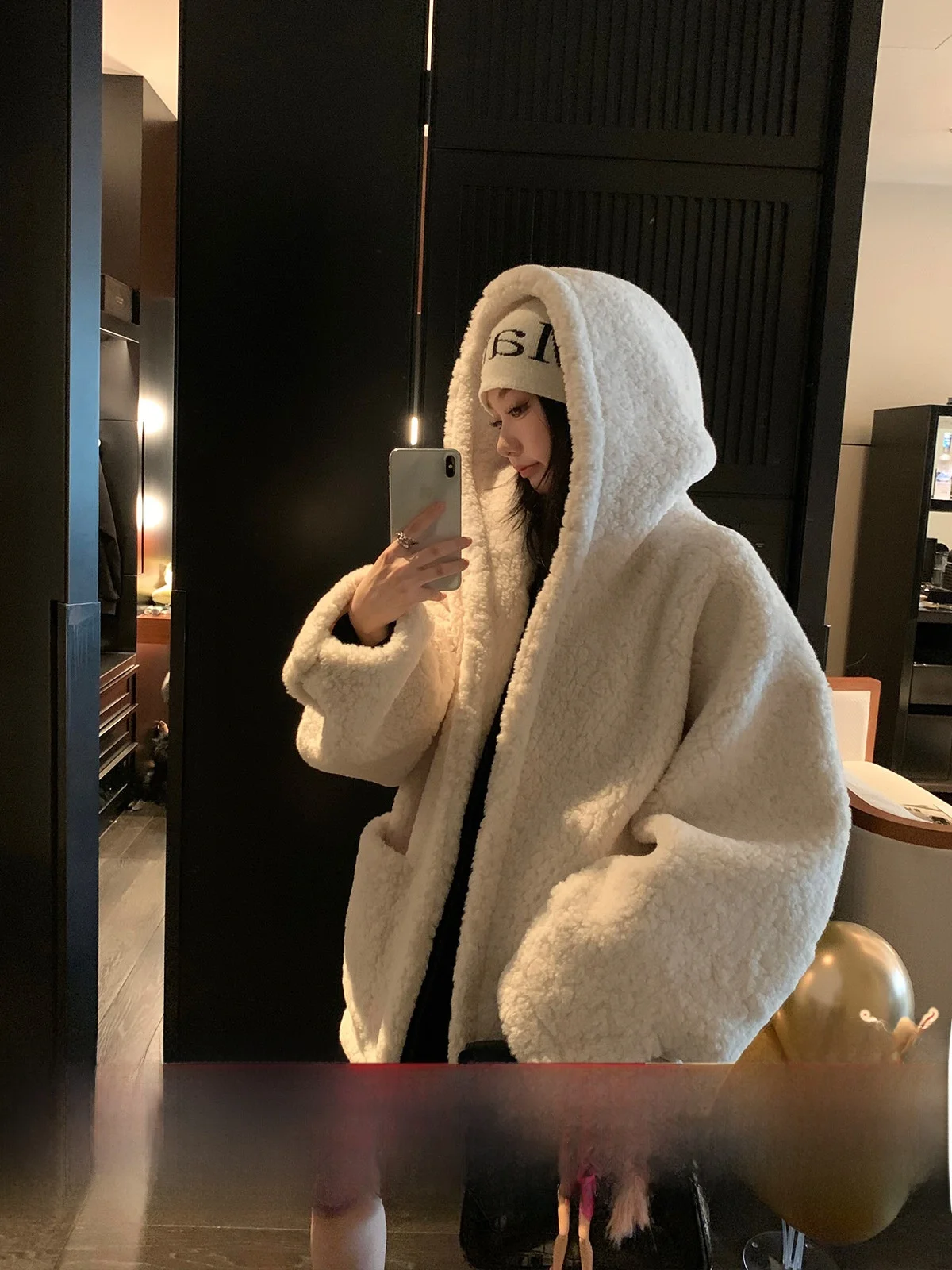 

Экологичное пальто с капюшоном из меха ягненка, зимняя верхняя одежда, женская верхняя одежда из интегрированного меха Jaet Long Sve Stand Version Commu...