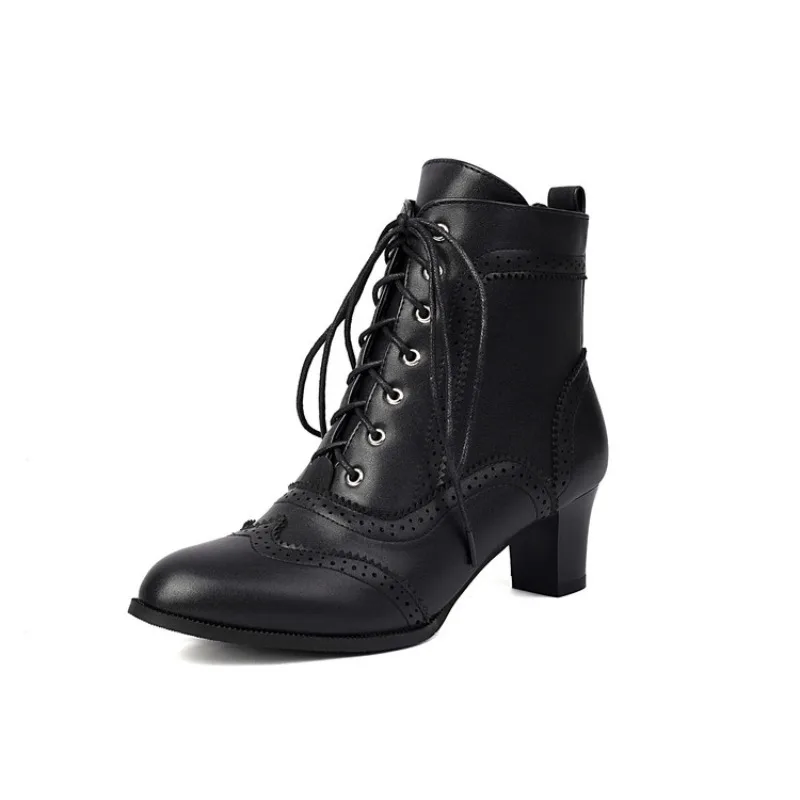 

женские модные ботинки, зимние сапоги на толстом каблуке для женщин, женская обувь с дизайном, с круглым носком, модный тренд, удобные