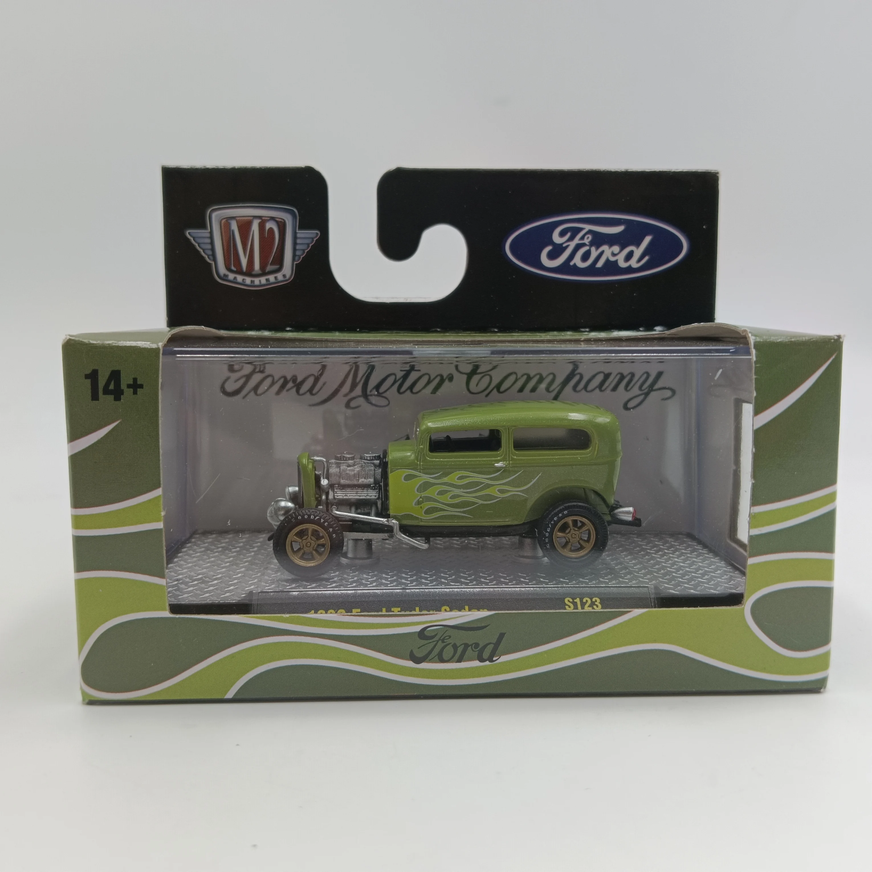 M2 machines 1/64 1932 Ford Tudor Sedan green Die-cast alloy car model collection display child gift