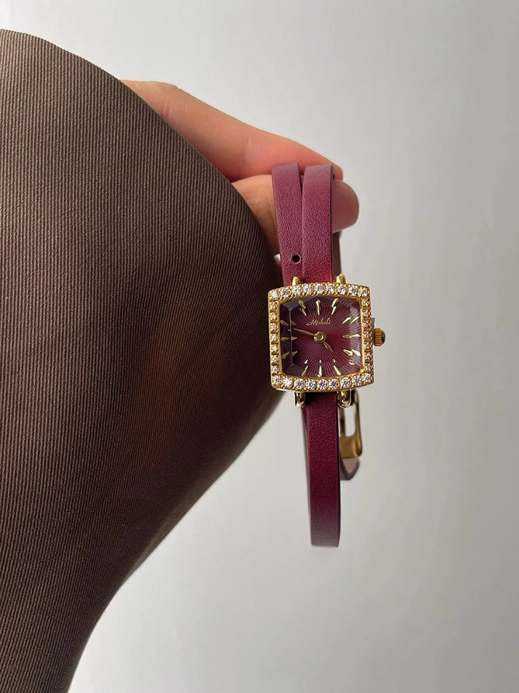 Luxury Women's Watch Gold Delicate Frame Quartz Watch Red Double Waterproof Strap Elegant Clock Women's Watch