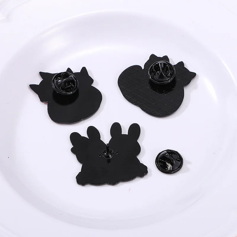 Commercio all'ingrosso Cartoon Animal Heart Lovers Spilla smaltata Creativo Pinguino Gatto Coniglio Volpe Spilla in metallo Distintivo Zaino Abbigliamento Cappello Regali
