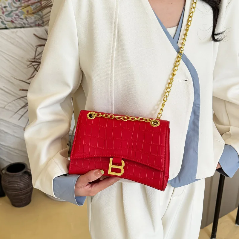 Bolso de hombro para mujer, bandolera con correa de cadena y textura de piedra con letras Sandhourglass, moderno y versátil