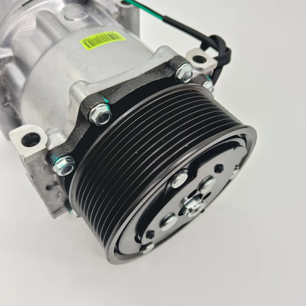 Picture 5: Truck Parts Suitable for SCP 1888032 Air Conditioning Compressor 10PK VALEO