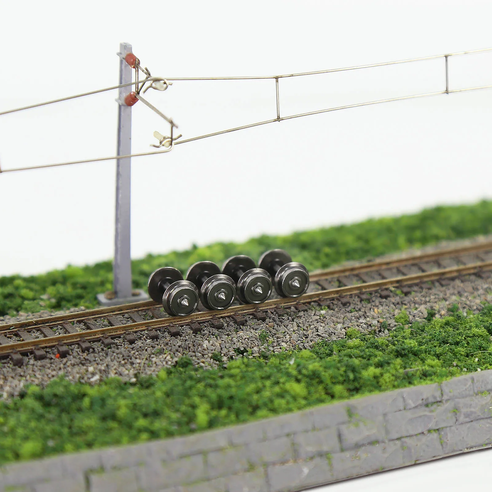 Evemodel 12pcs N Scale Metal Wheel Sets DC Wheels Metal Axle for Fleischmann Trains HP11150
