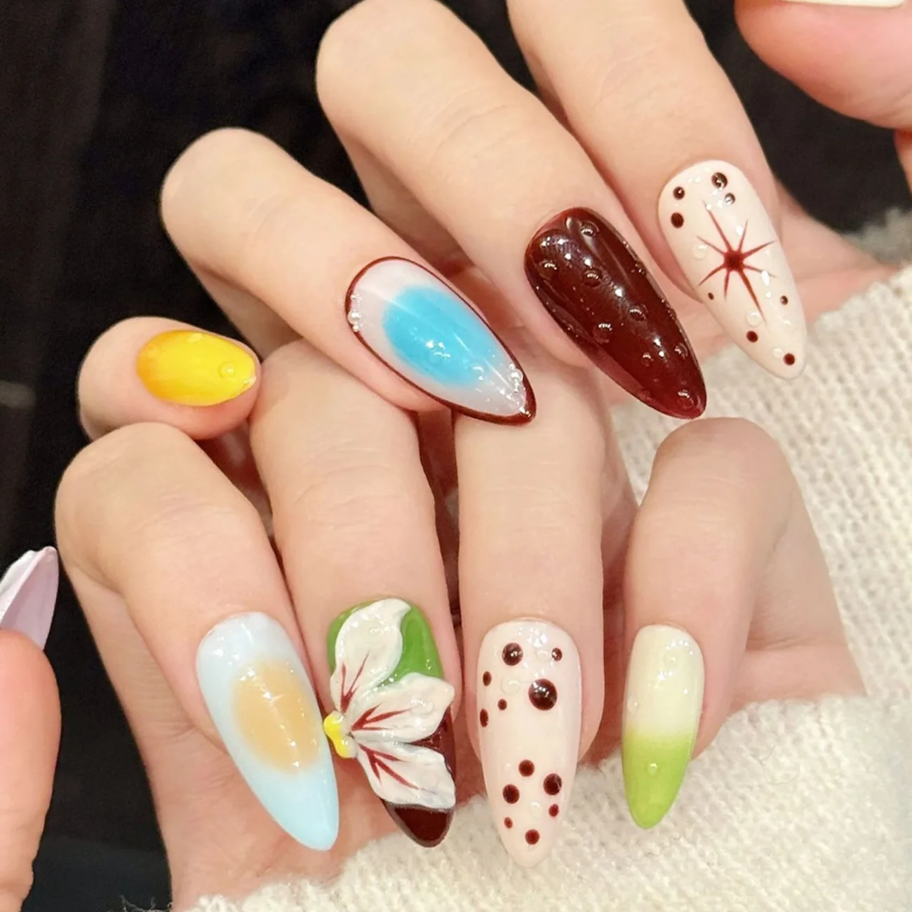 

Handmade Y2k Press On Nails Multicolor Gradient Fake Nails 3D Flower Decor Wearable Almond Tip False Nails With Polka Dot Design