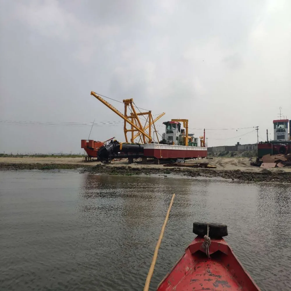 

Резиммерный земснаряд для добычи песка, очистки водных путей и рекультивации