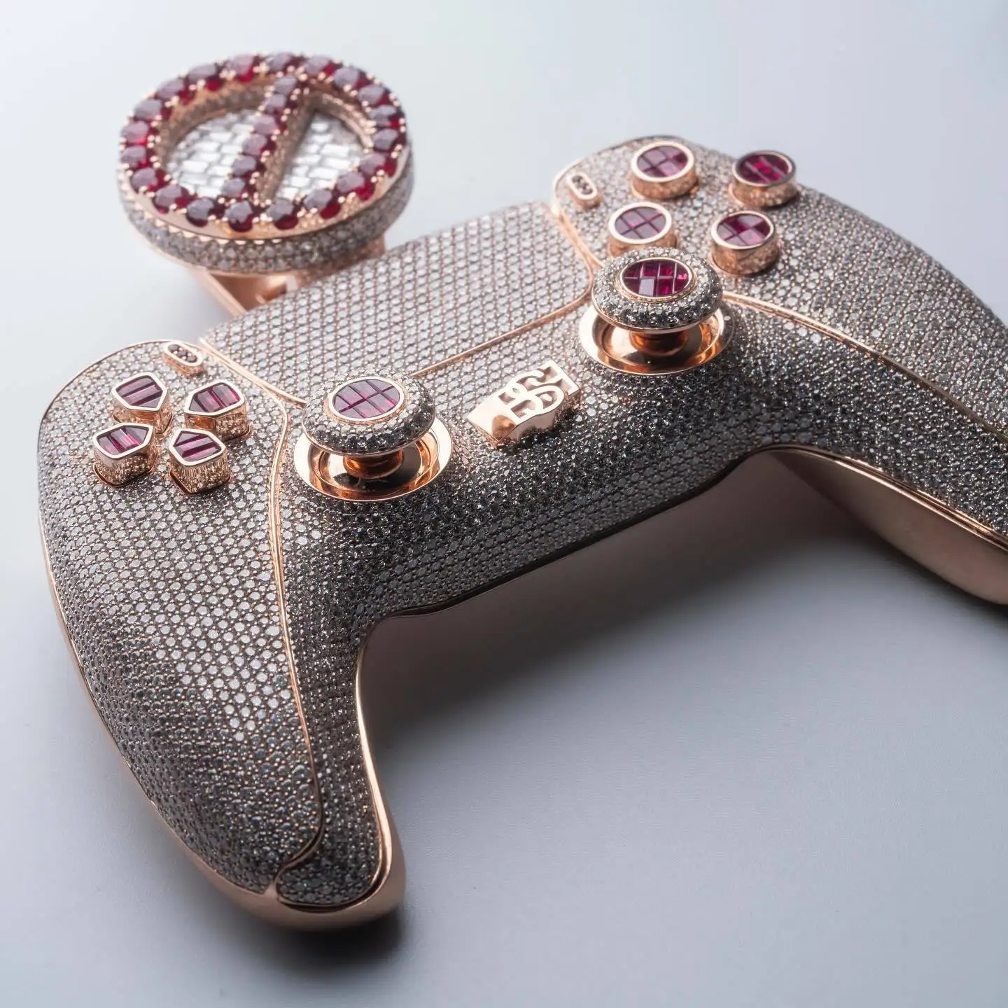 LYEE CYEE Hip Hop Game Controller Pendant with Full Paved Cubic Zirconia Ruby Accent Statement Necklace for Streetwear