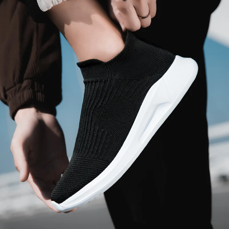 Kaus kaki klasik pria dan wanita, sneaker olahraga lari Platform leher tinggi, ringan Slip-on rajut kasual