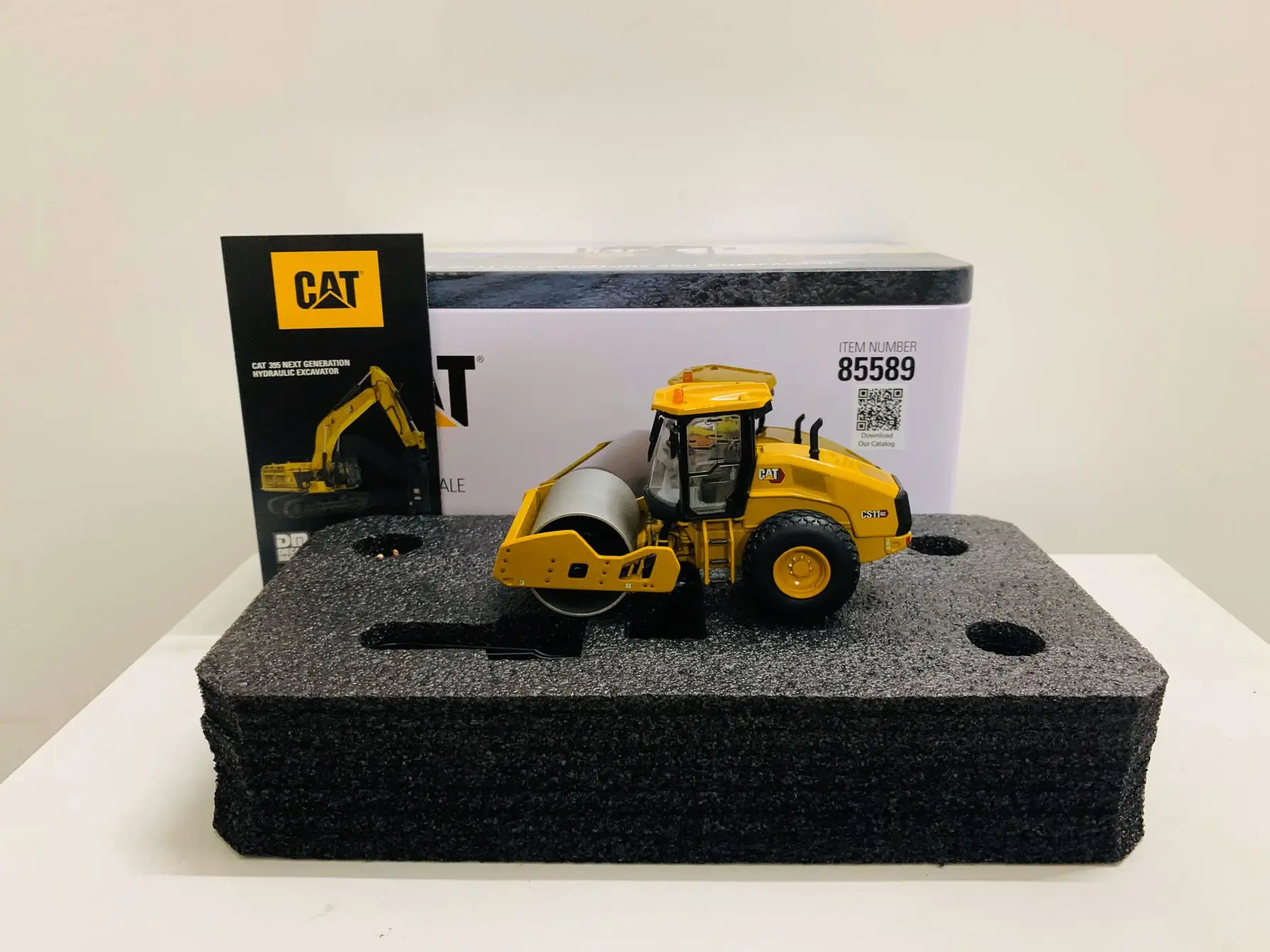 GC Compactor 1:50 Scale Metal By DieCast Masters 85589 Collectible Model New in Box