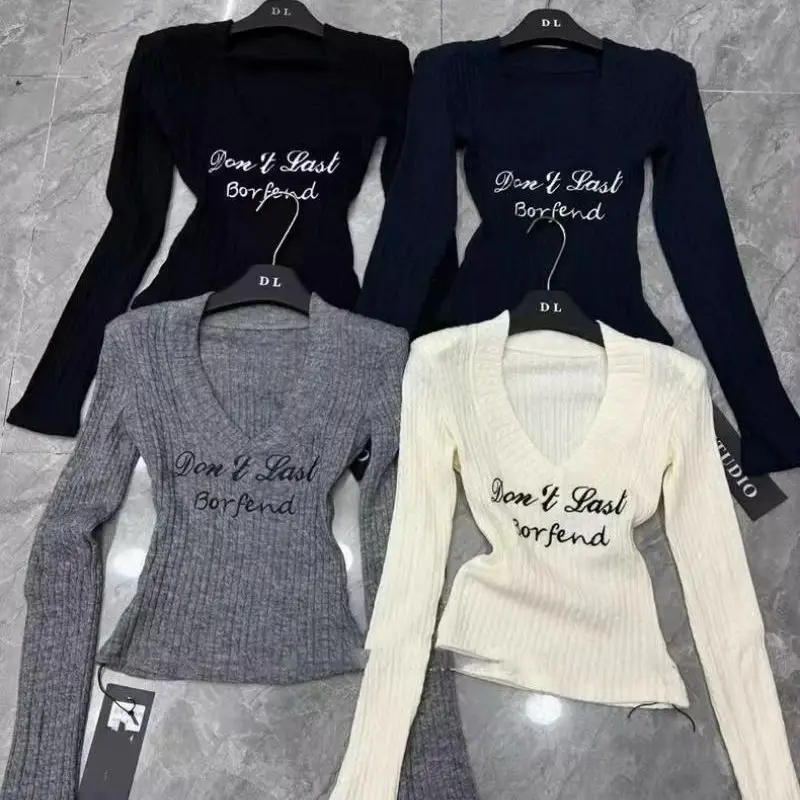 

2025 New American Retro V-neck Letter Knitwear Women's Slimming Long Sleeve Design Top Casual Fashion Daily Wear