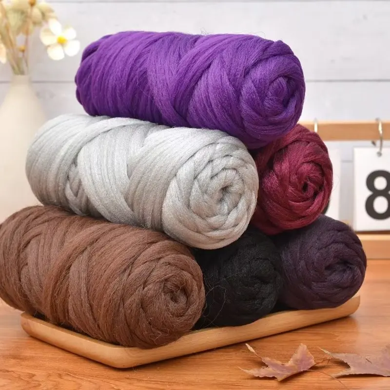 アフリカのかつら糸が付いた短い手織りのかつら,巻き毛の糸,編み込みの色,黒,ダーティな髪,ブラジル風のデザイン,ヘアアクセサリーで装飾