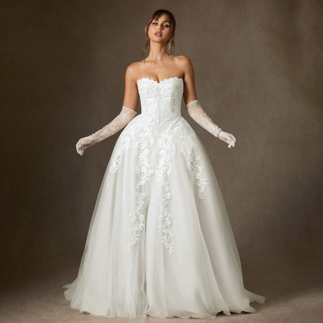 

Vintage Ivory Tulle Strapless Wedding Dresses Sweetheart Lace Appliques Backless Lace Up Elegant Wedding Bridal Evening Gowns