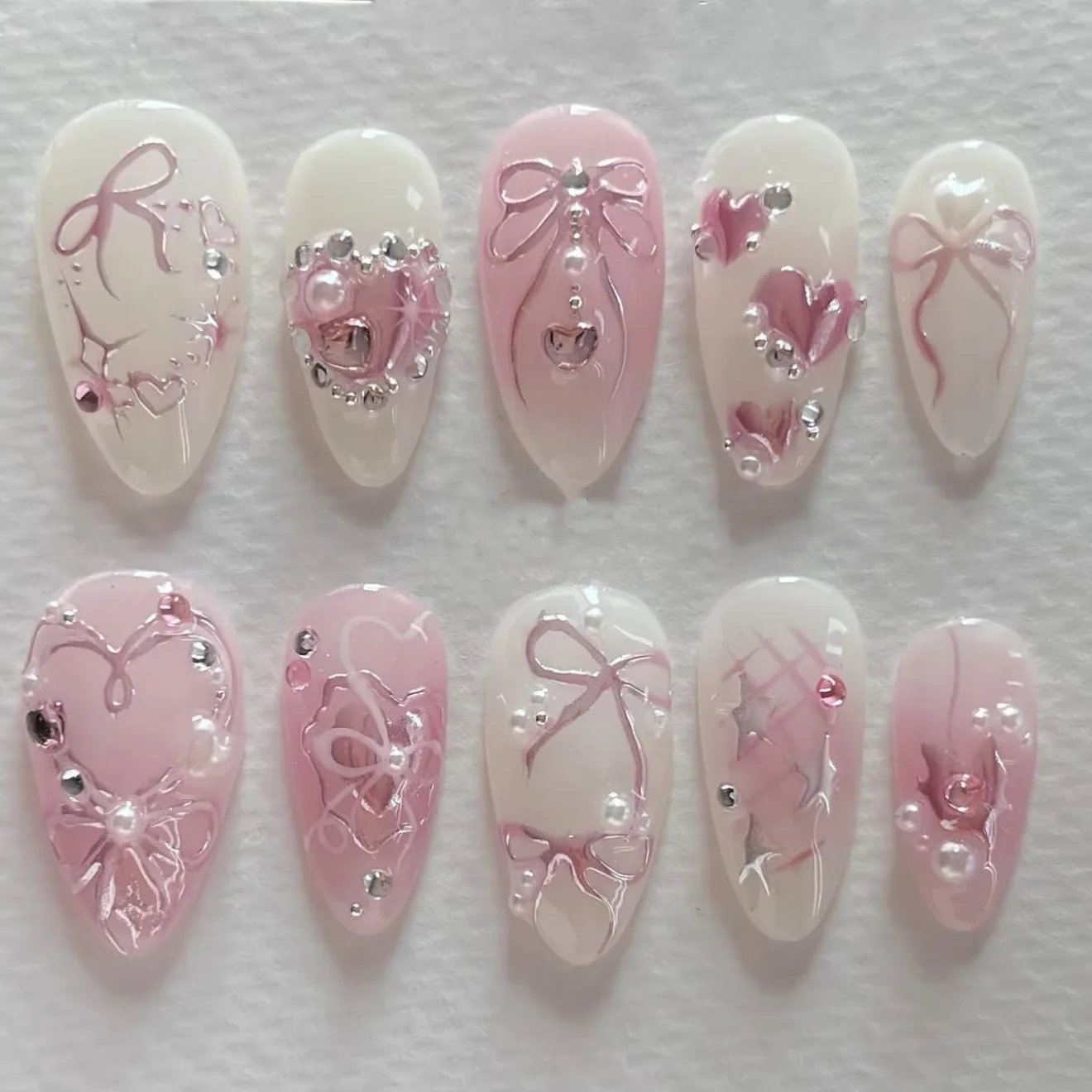 

24pcs Heart-Shaped Bow Fake Nails Sparkling Rhinestone Press on Nail Short Almond False Nail for Women&Girl Wearable Nail Art