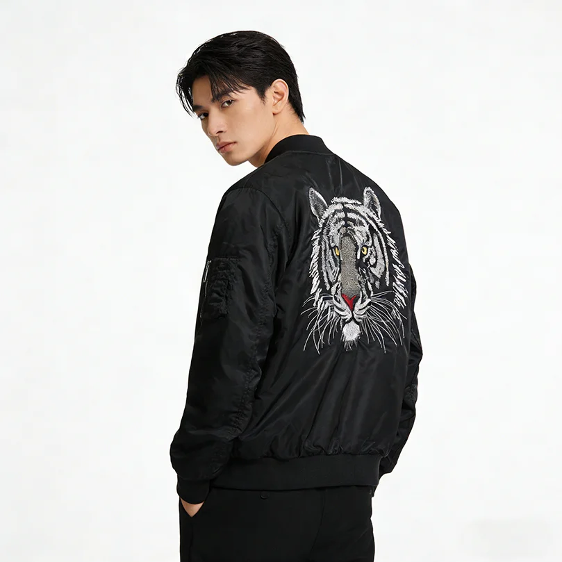 

Men Tiger Embroidered 2026 Bomber Jacket Outerwear Pilot Military Windbreak Spring Autumn Men Padded Mens Varsity Coat Luxury Z1