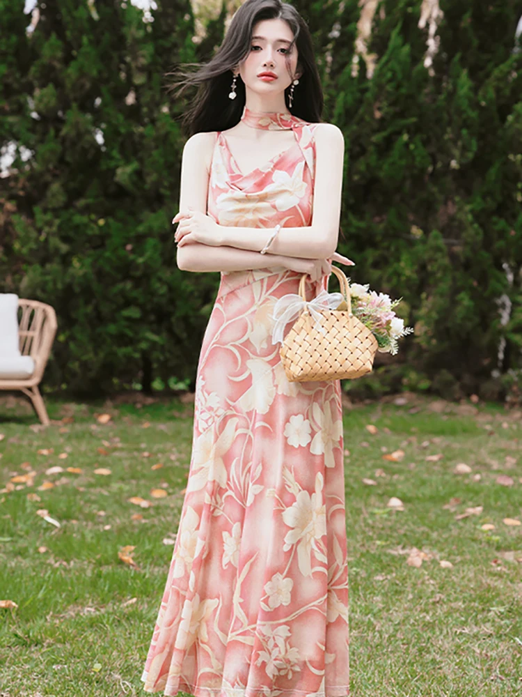 

Летний розовый сарафан с цветочным принтом + белый вязаный кардиган: комплект из двух предметов, 2026, женская корейская мода, элегантные повседневные костюмы