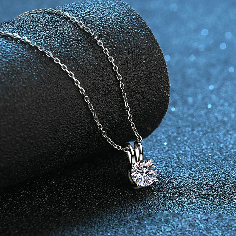 Moissanite one carat necklace classic four-claw female moissanite clavicle chain silver chain platinum PT950 mark