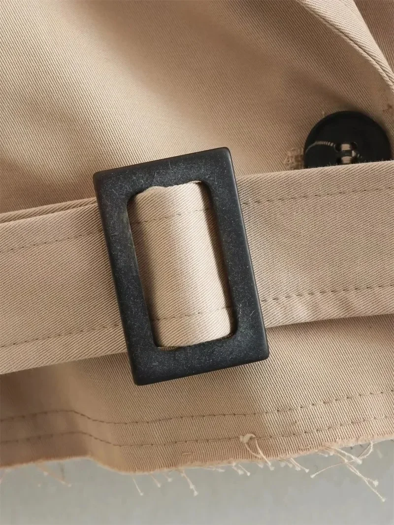 Dámský dlouhý rukáv, odhrnutý límec, krátká bunda, elegantní dvouřadý trenčkot, dámský outfit, pásek, zkrácený kabát, vintage móda - náhled 6