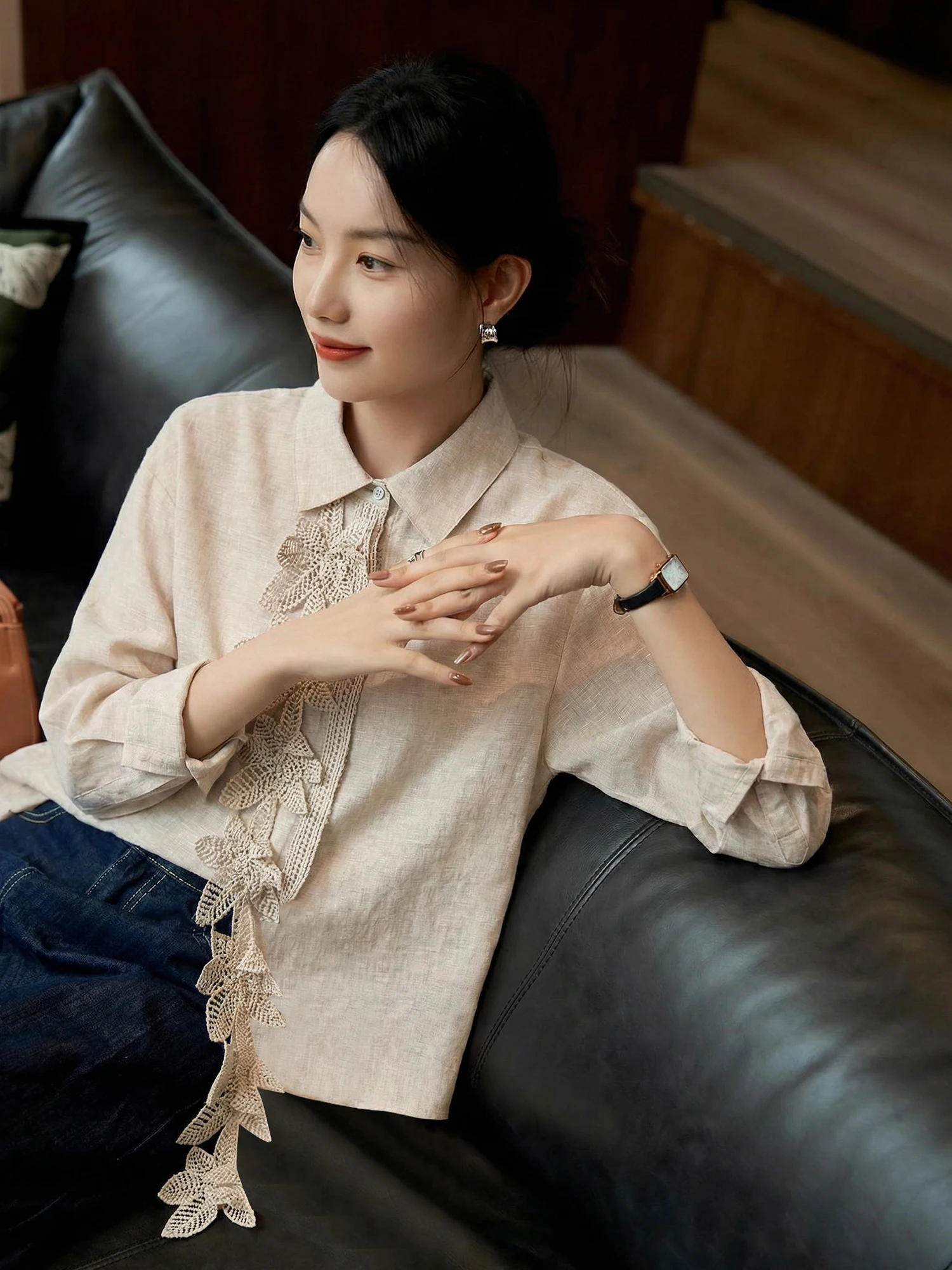 

Ретро-стиль: Женская льняная рубашка с длинным рукавом, вышивкой цветов, свободного кроя, стройнящая, весна 2026, модная повседневная блузка на пуговицах