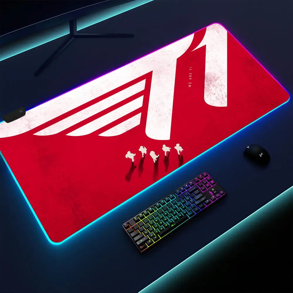 

Skt T1 Mouse Pad Gaming mat, LED lighted, non-slip base, waterproof, large deskpad, soft surface