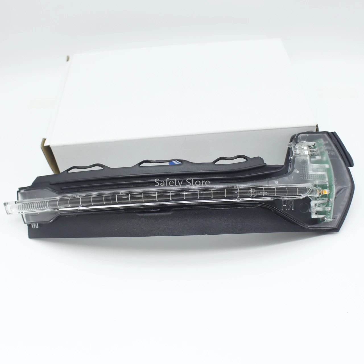 

1PC Suitable for the right side rearview mirror turn signal of Audi A3 2013-2019