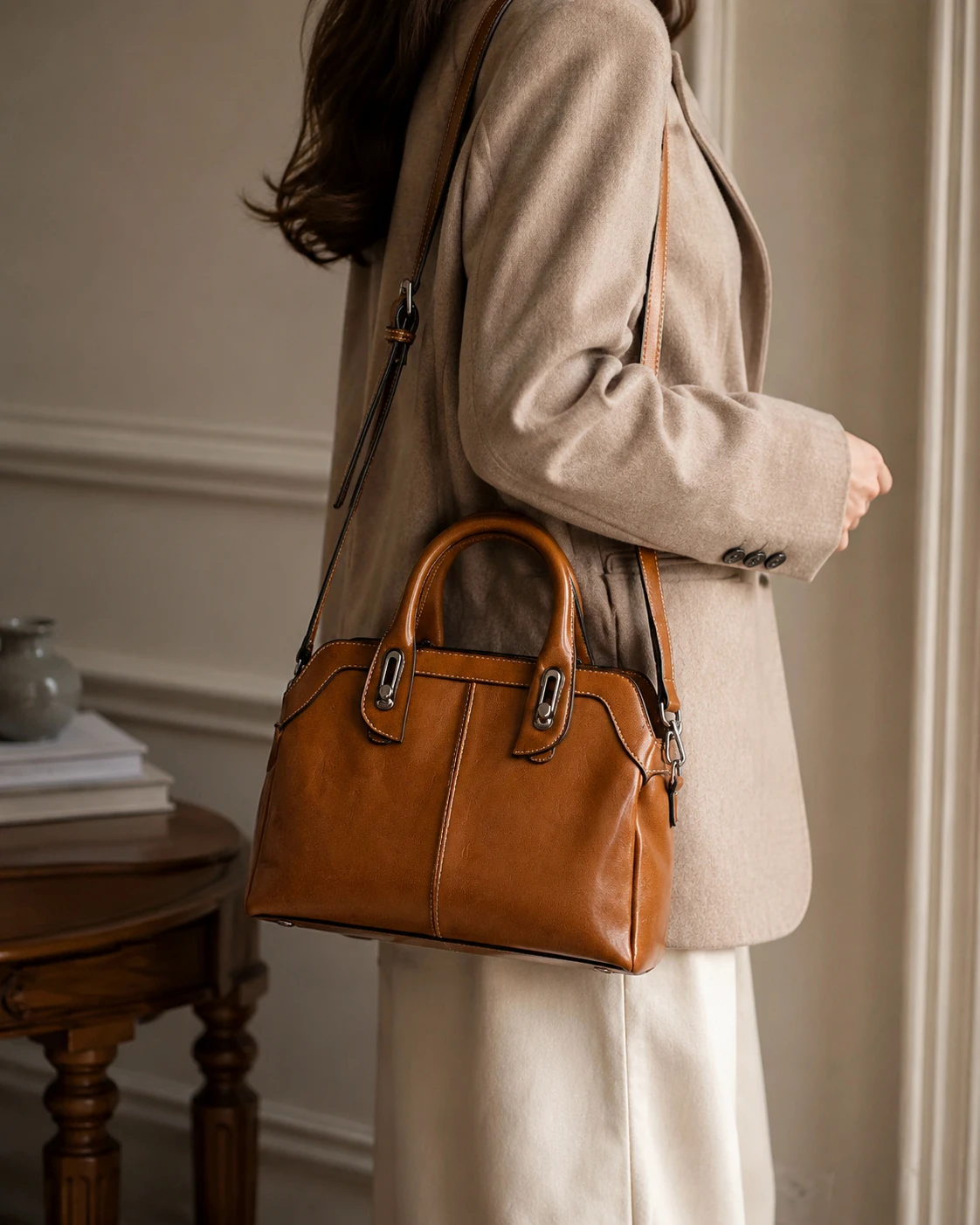 

Vintage Oil Wax Leather Women Handbag Classic Boston Bag Large Capacity Shoulder Bag Ladies Work Commute Crossbody Bag