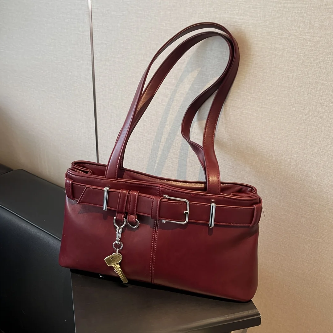 Borsa a tracolla solida, chiusura con cerniera, foderata e bordo verniciato. Borsa versatile con custodia per telefono. Per uso quotidiano e occasionale. Acquista ora!