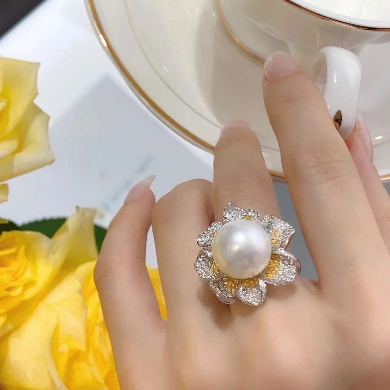 New Oversized Luxury Imitation Pearl Flower Zircon Ring Women\'s Noble Wedding Prom Party Jewelry Accessories Anniversary Gift