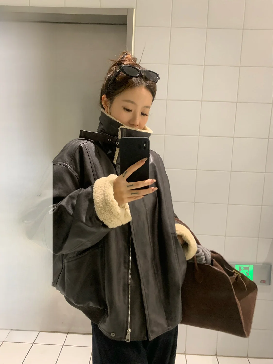 

D YANGJUN Winter 2025 Lamb Fur Jaet Motorcycle Sle Loose Versatile Collar up Outerwear Casual Long Sve Zipper for Ladies