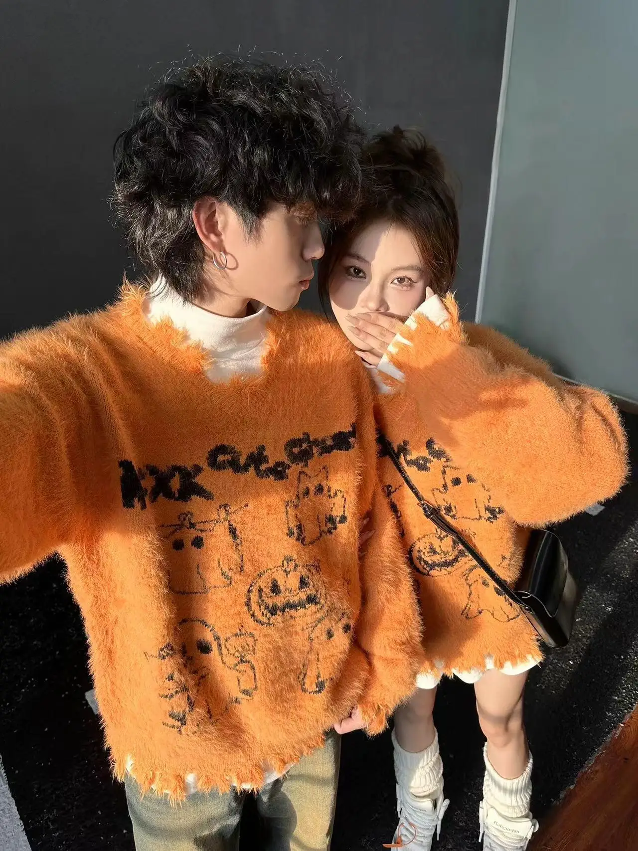 

Американский Sle Пара Хэллоуин Тыквенный Цвет Вязаный Свитер Вышитый Асимметричный Подол Длинный Свек Теплый Термальный Топ