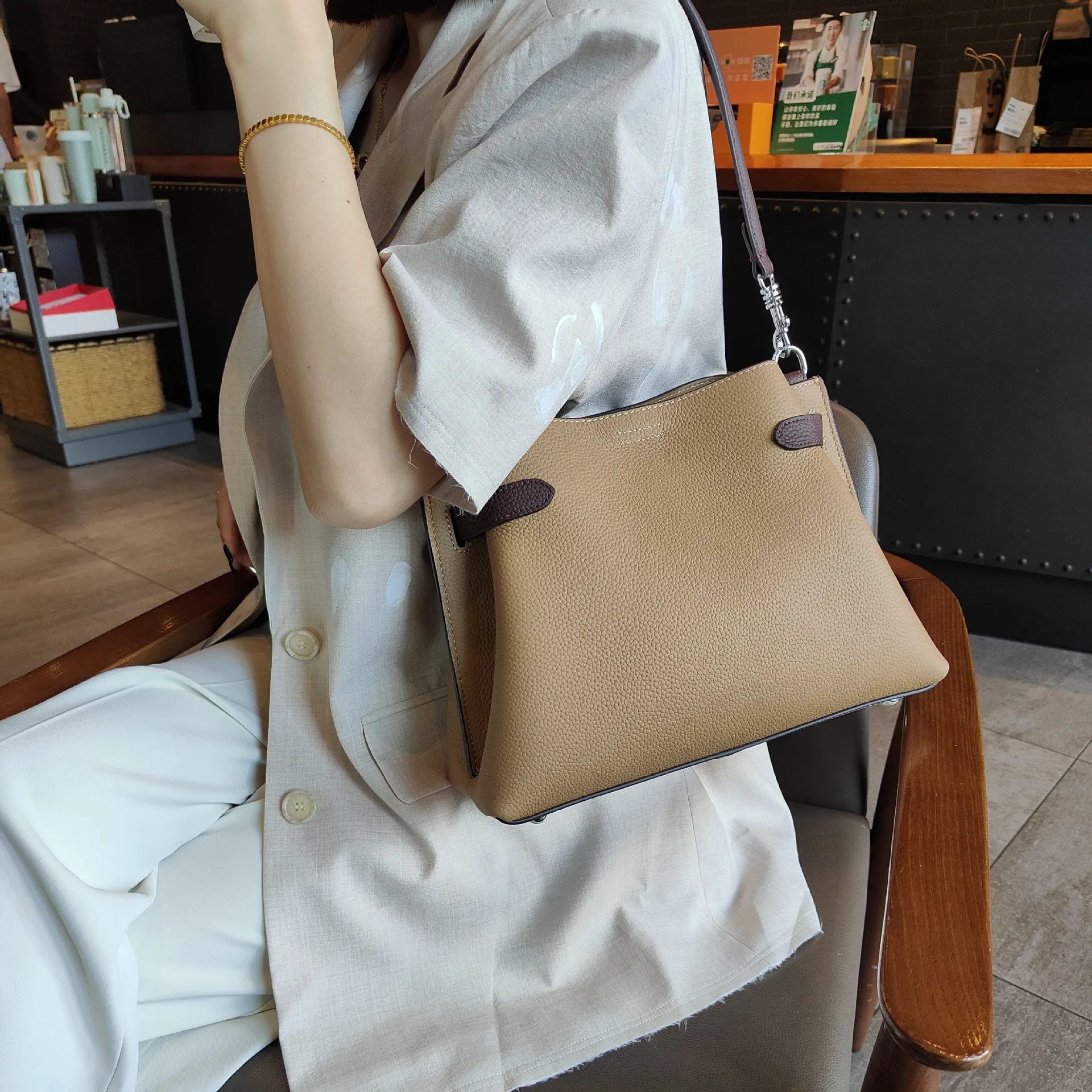 Luxury Brand 2024 Armpit Shoulder Bag Women's  Crossbody Bag Top Layer Cowhide Color Contrast Tote Bag