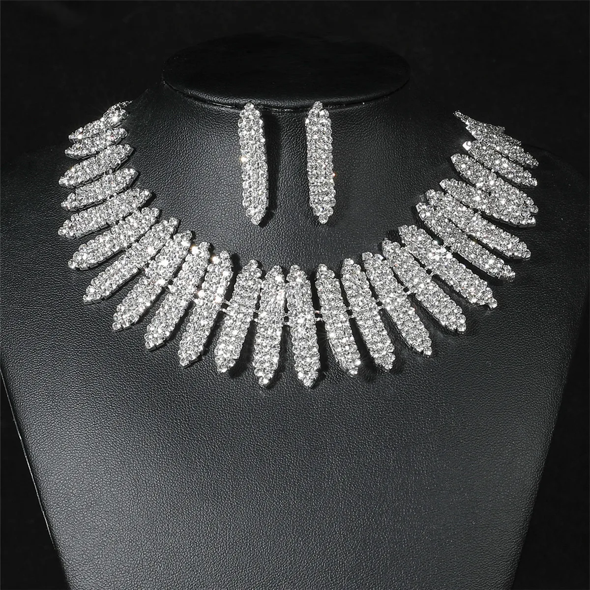 Supply, luxury super flash imported rhinestone necklace, earrings, two-piece set, jewelry, wedding dress accessories.